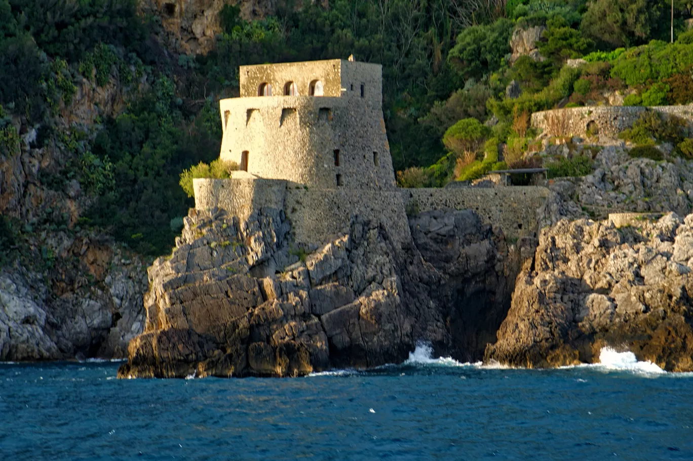 Photo of Amalfi By Indi Tourists