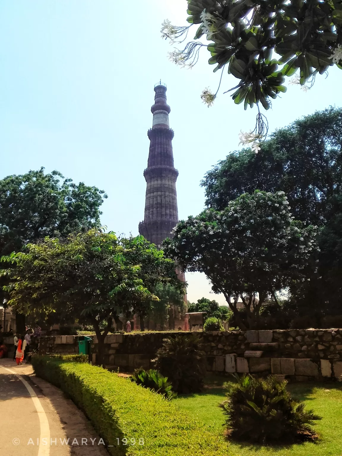 Photo of Qutub Minar By Aishwarya