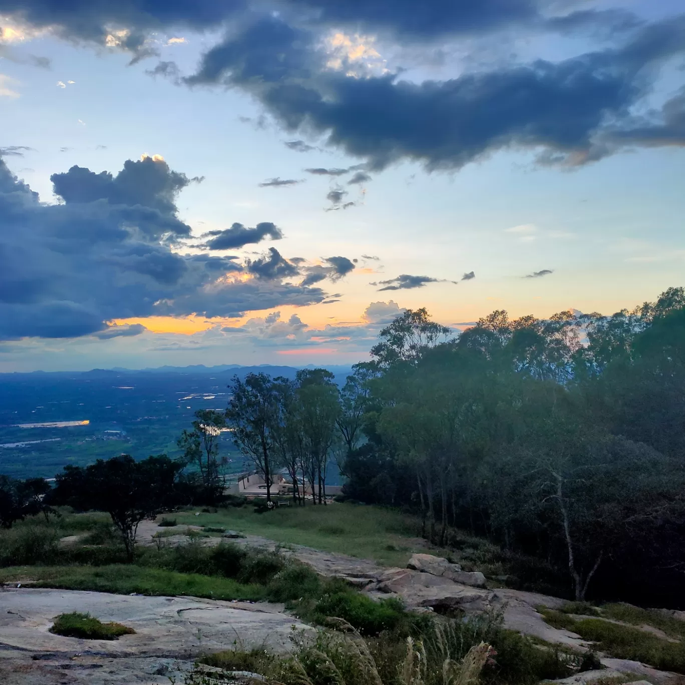 Photo of Nandi Hills By ᗝᑌ丅ᗪᗝᗝᖇᔕᗰᗩᑎADVENTURE