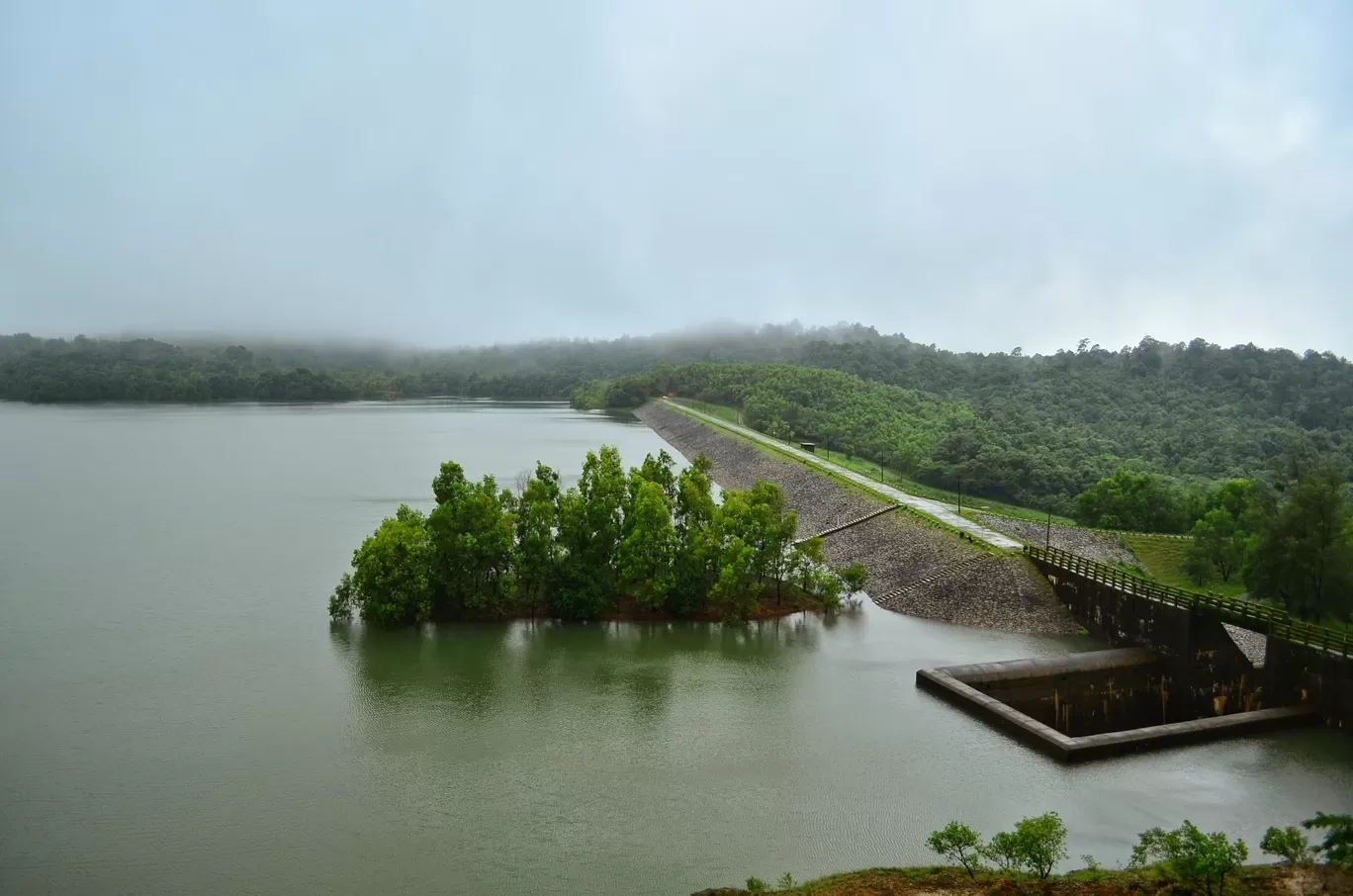 Photo of Savehaklu Reservoir By vijay hegde