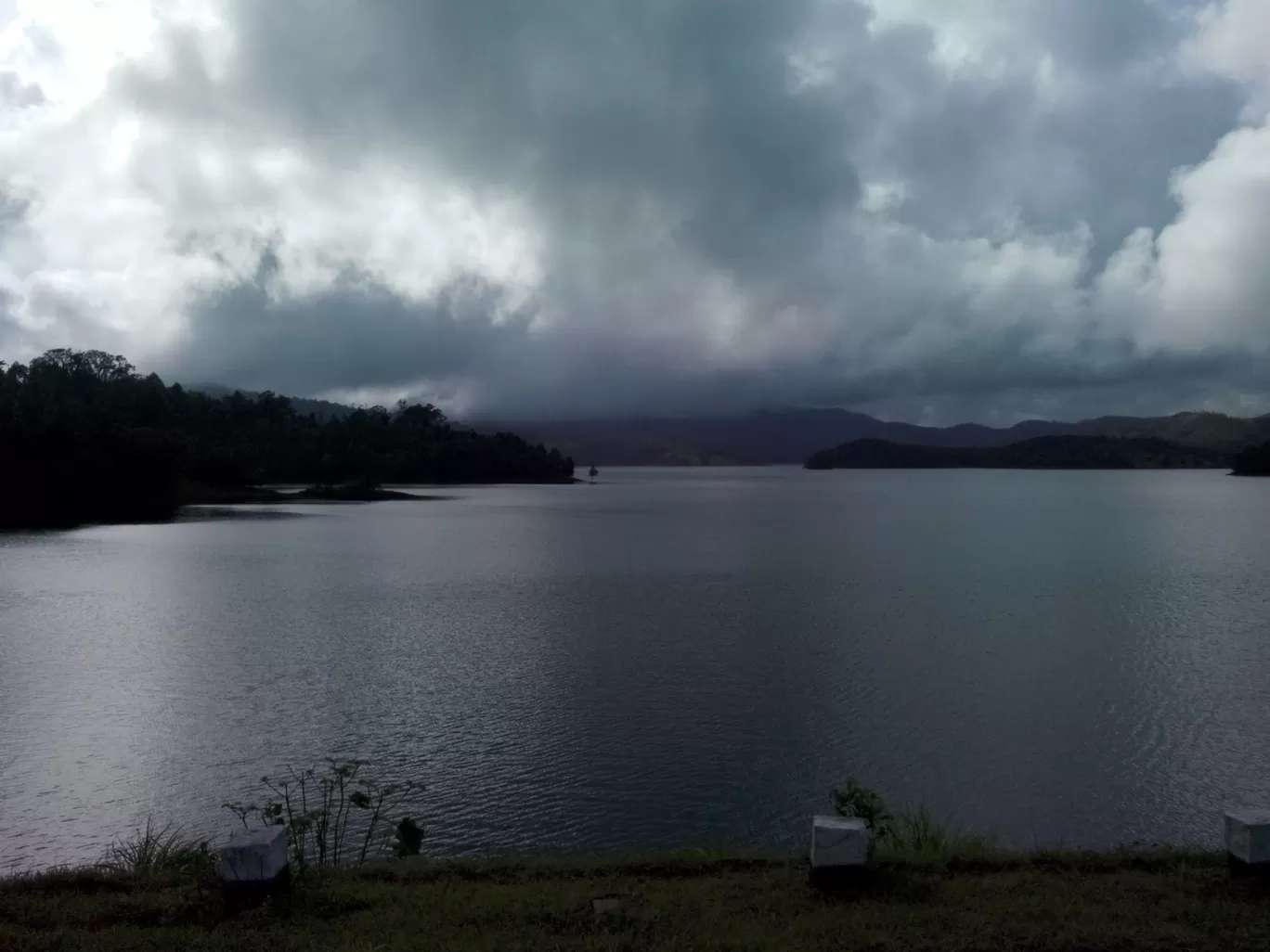 Photo of Savehaklu Reservoir By vijay hegde