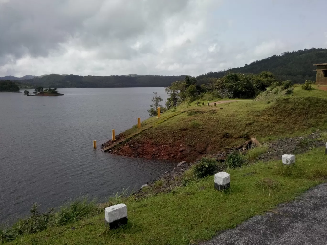 Photo of Savehaklu Reservoir By vijay hegde
