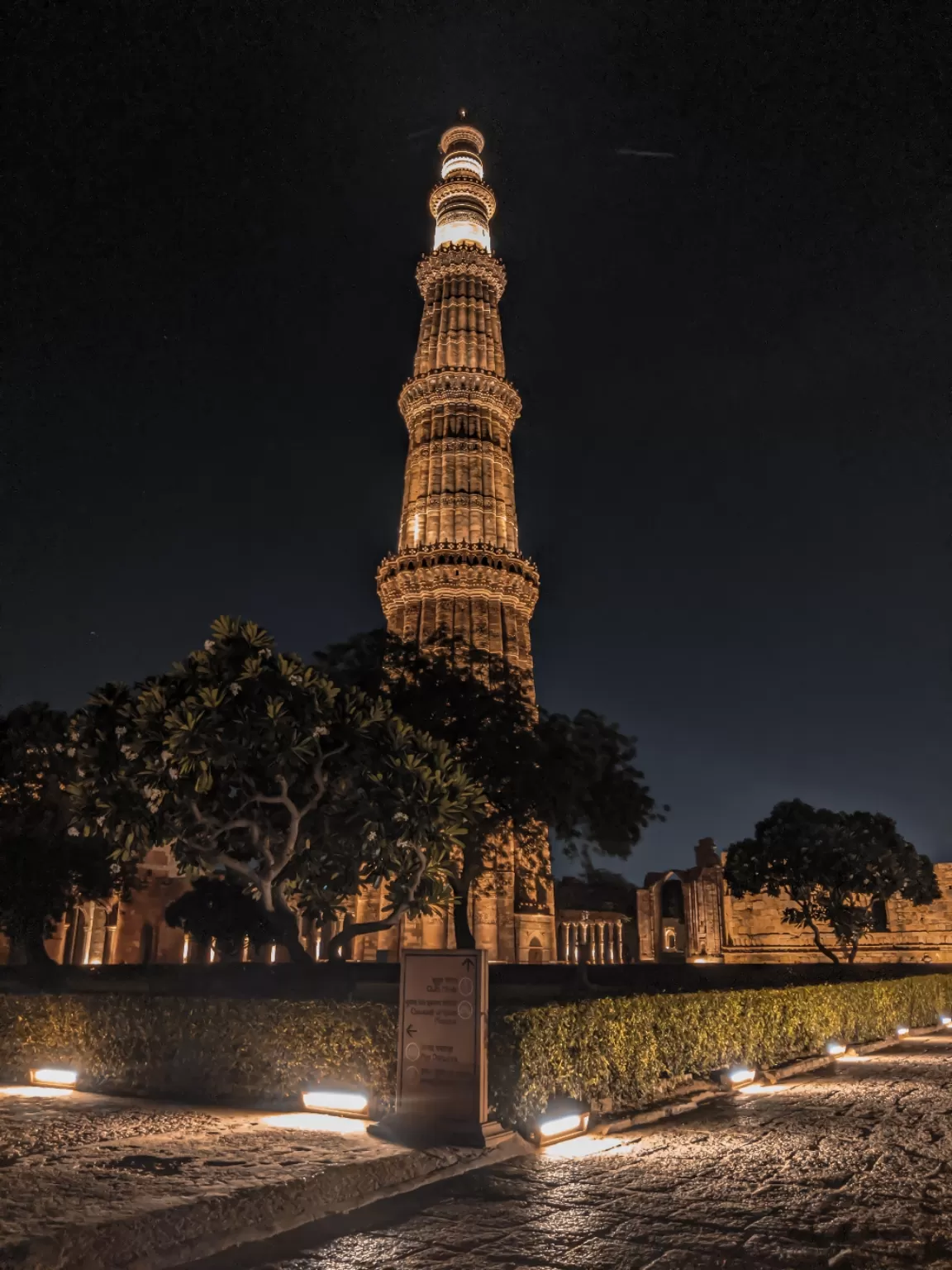 Photo of Qutub Minar By fotosbyshadab