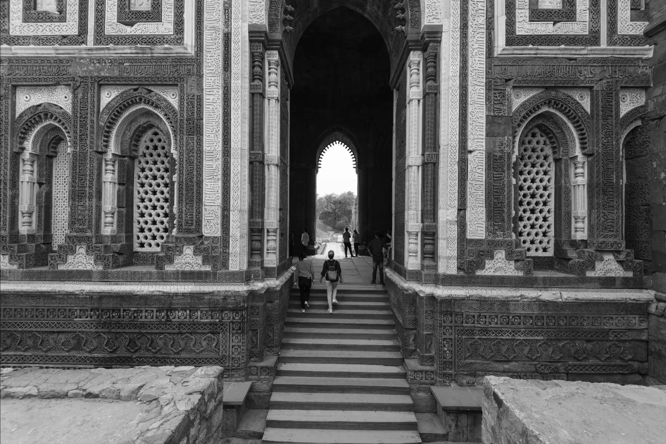 Photo of Qutub Minar By Riding the Rainbow.