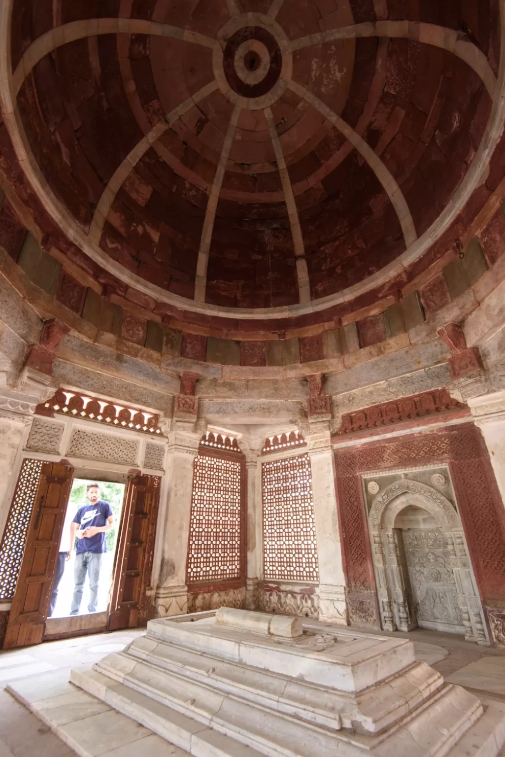 Photo of Qutub Minar By Riding the Rainbow.