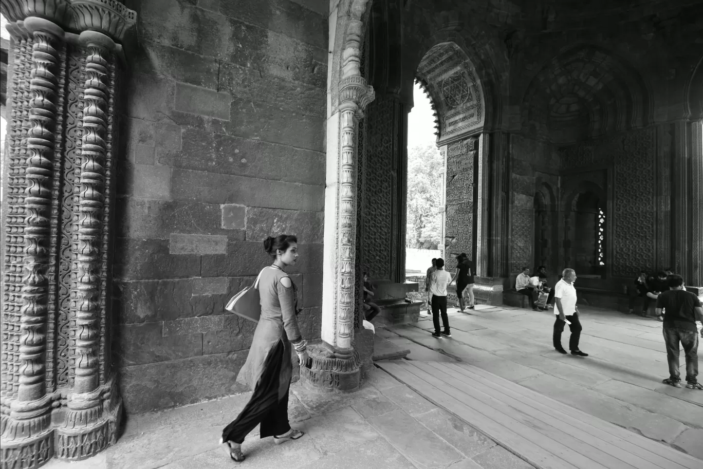 Photo of Qutub Minar By Riding the Rainbow.