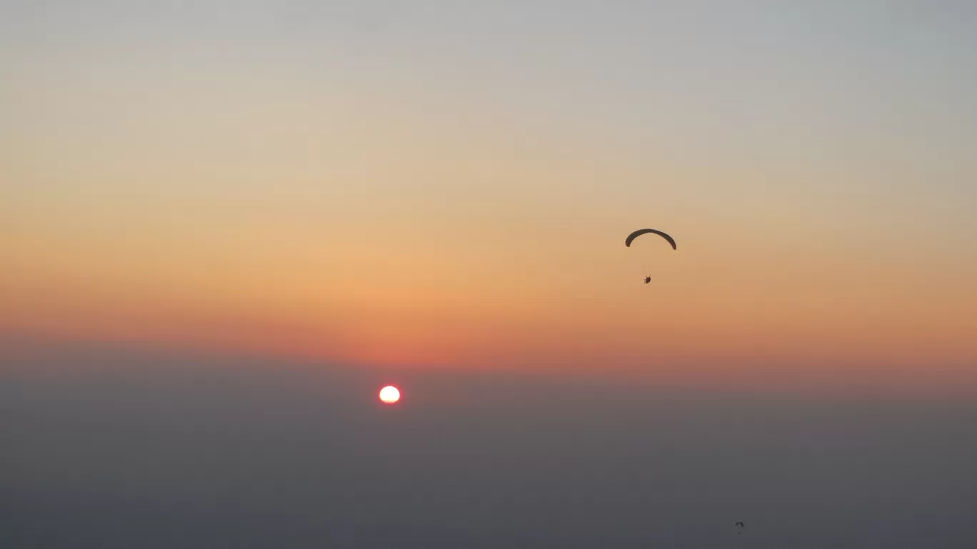 Photo of Bir Billing Paragliding By Varun Singh