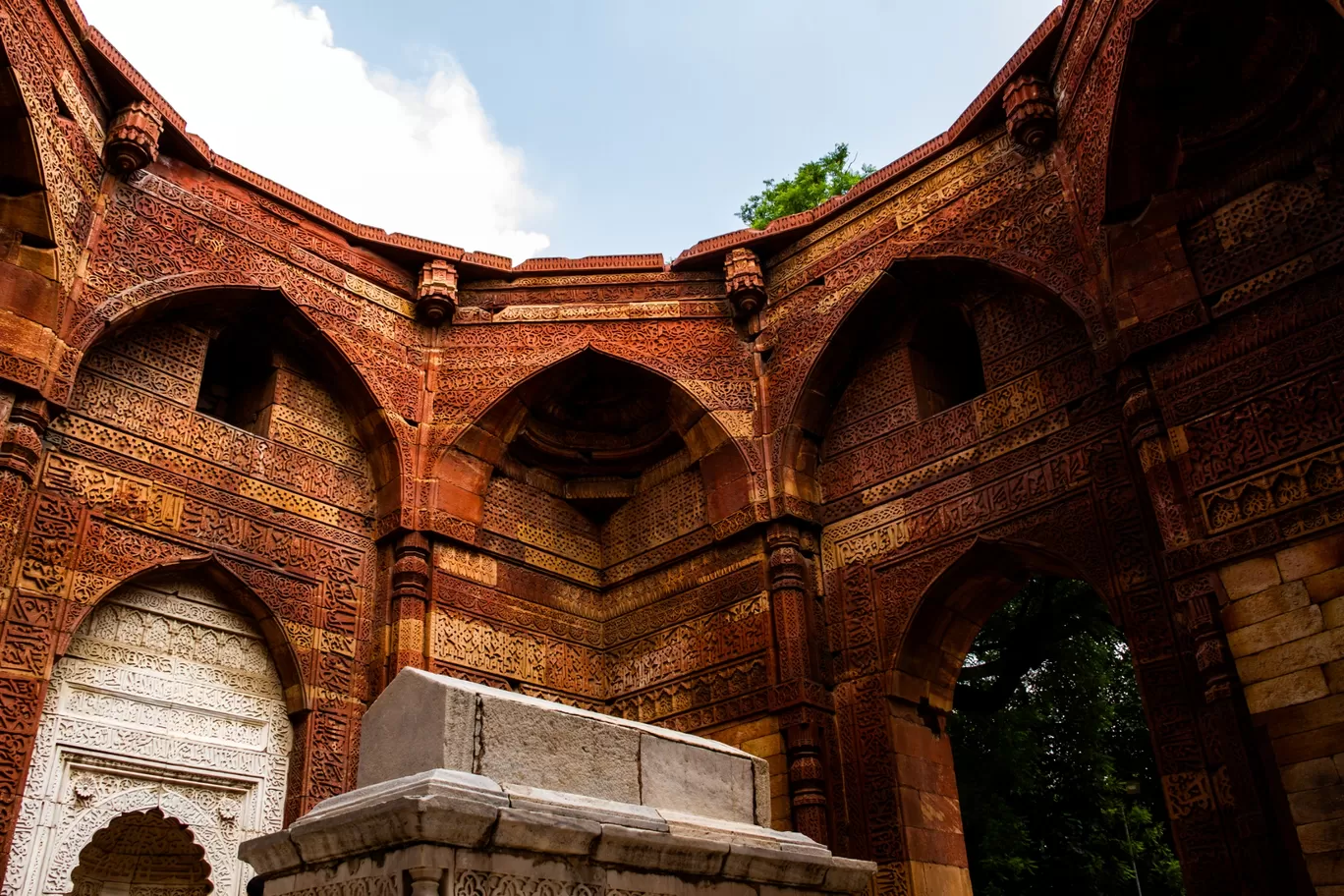 Photo of Qutub Minar Complex By Yash Soorma