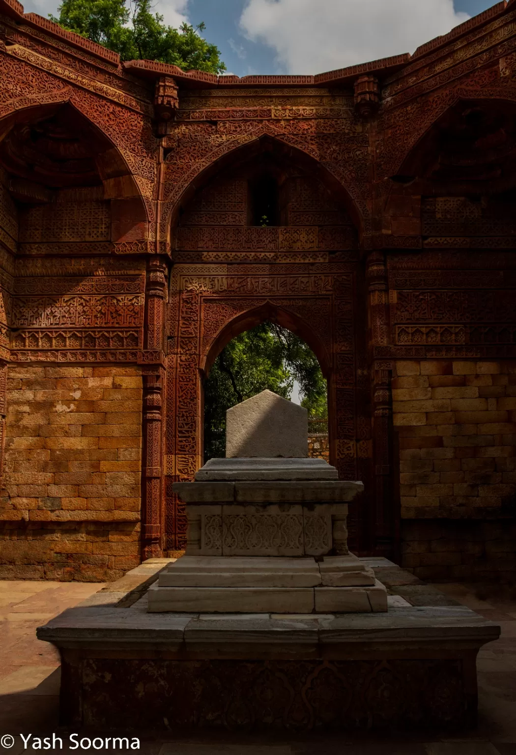 Photo of Qutub Minar Complex By Yash Soorma