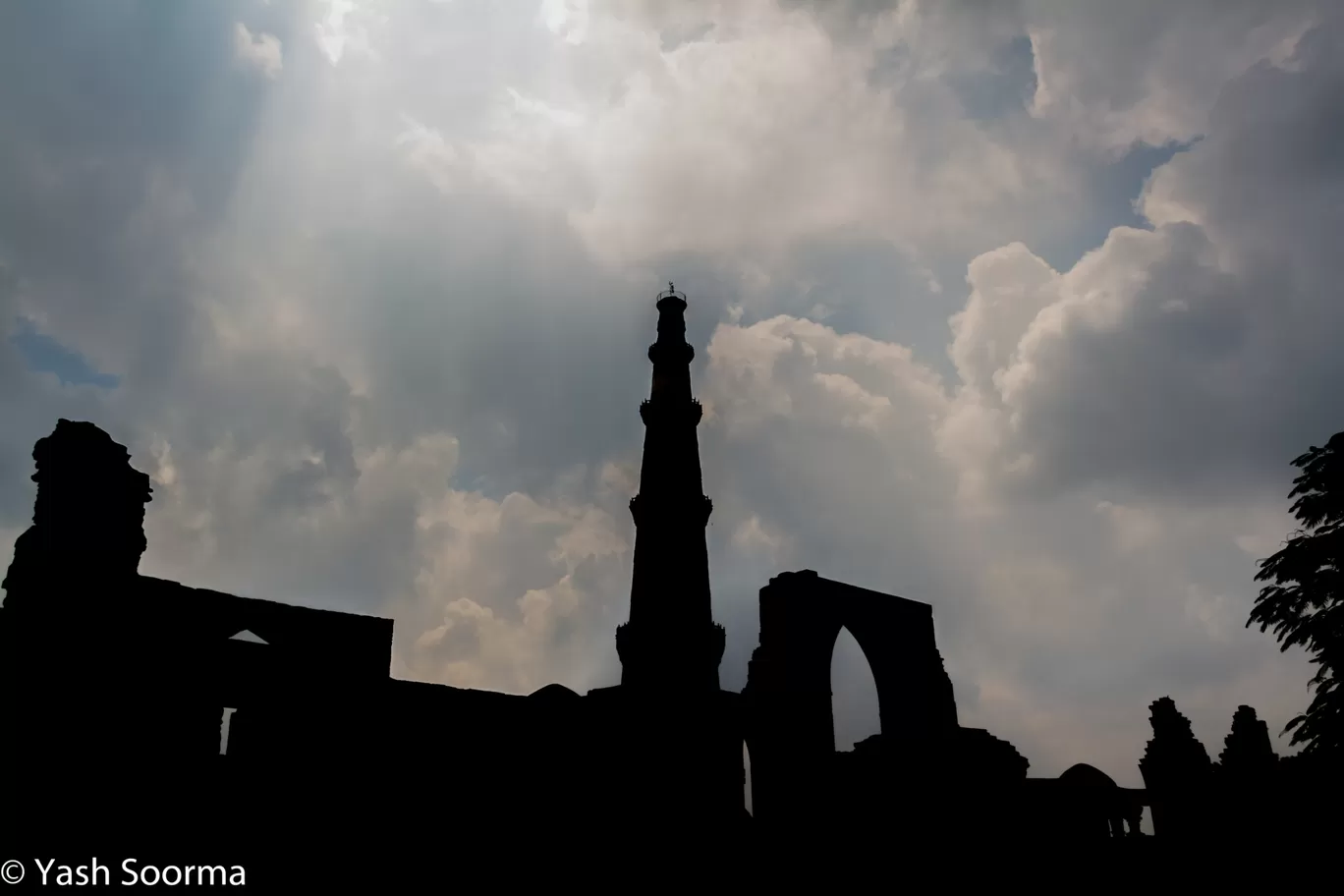 Photo of Qutub Minar Complex By Yash Soorma