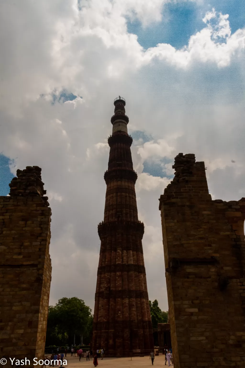 Photo of Qutub Minar Complex By Yash Soorma