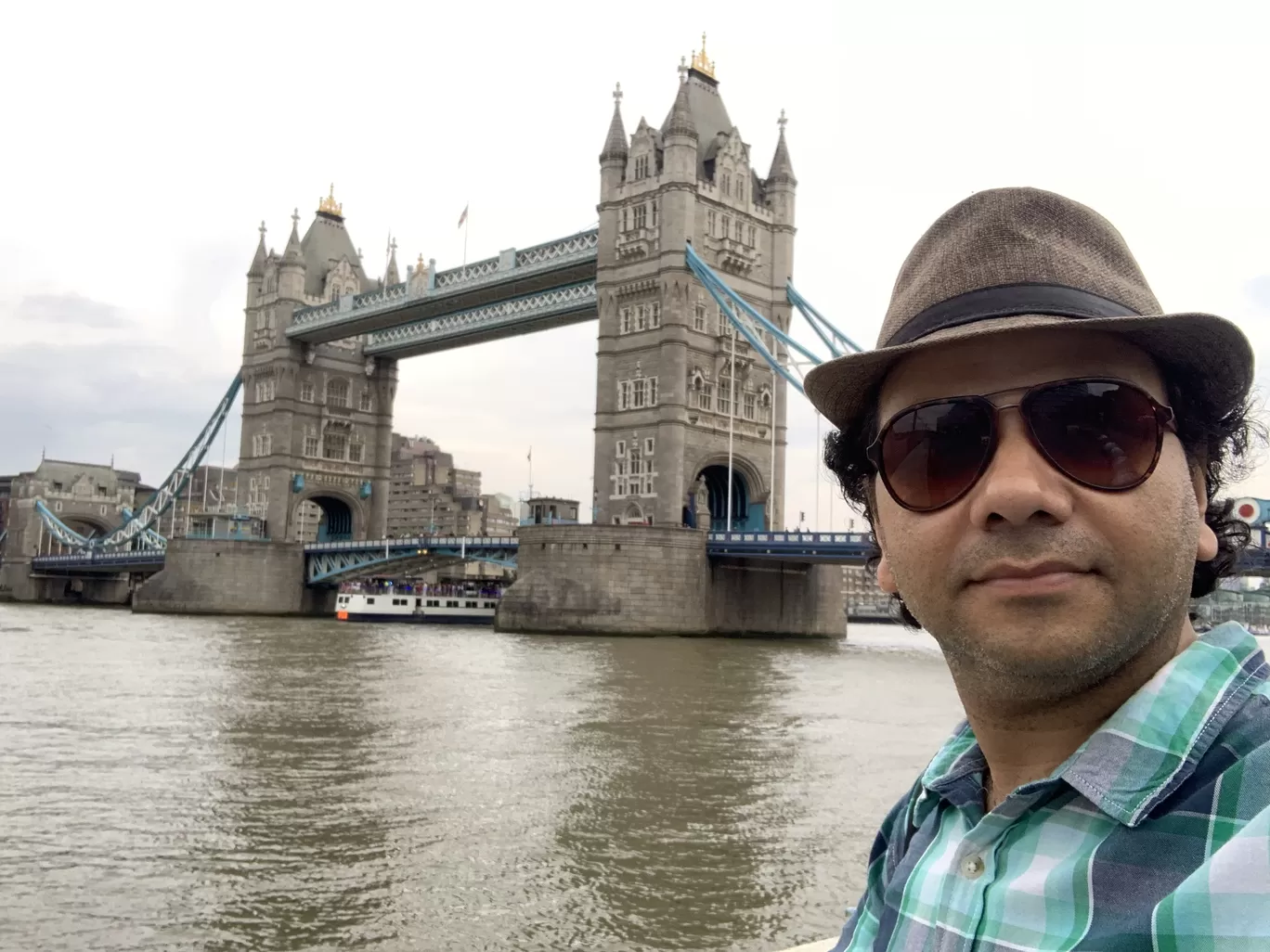Photo of Tower Bridge By Manmoji Manav