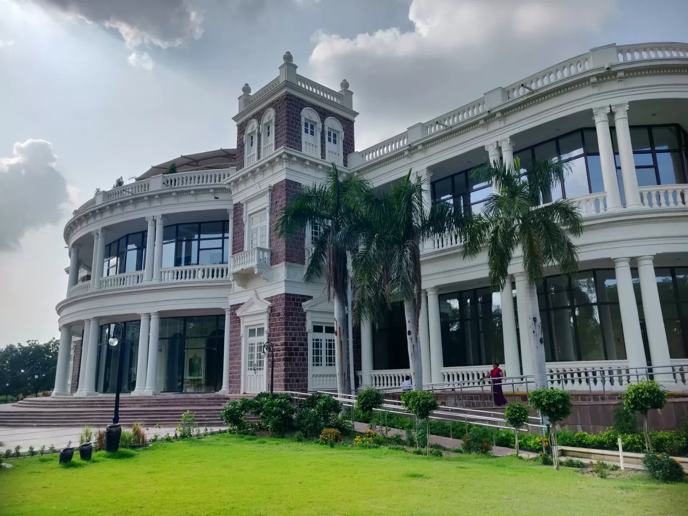 Photo of Minto Hall By Nikhil Pandey