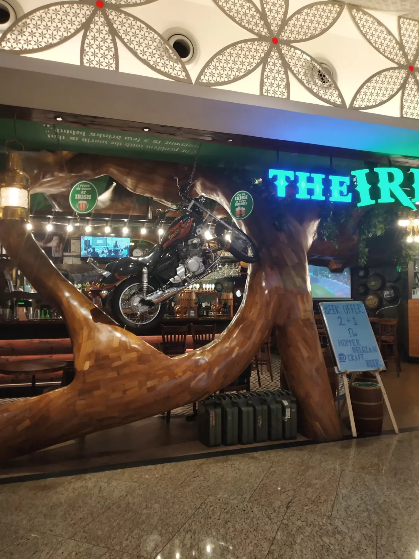 Photo of Mumbai Airport Lounge By Explore with MK ✈️