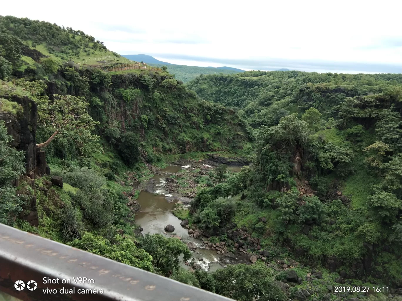 Photo of Patalpani Waterfall By Abhishek Karma