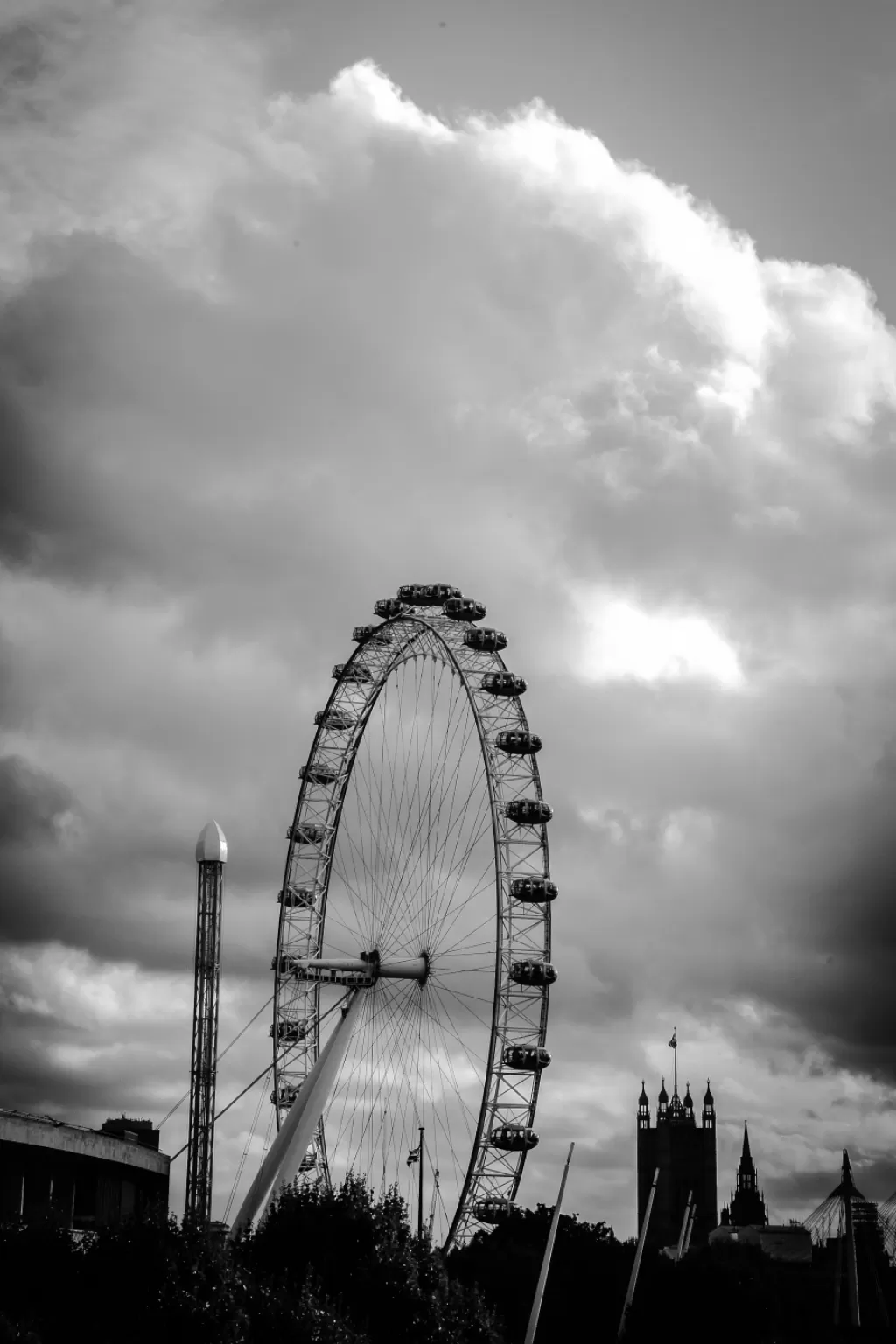 Photo of London Eye Waterloo Pier By Hussain Gavandhe