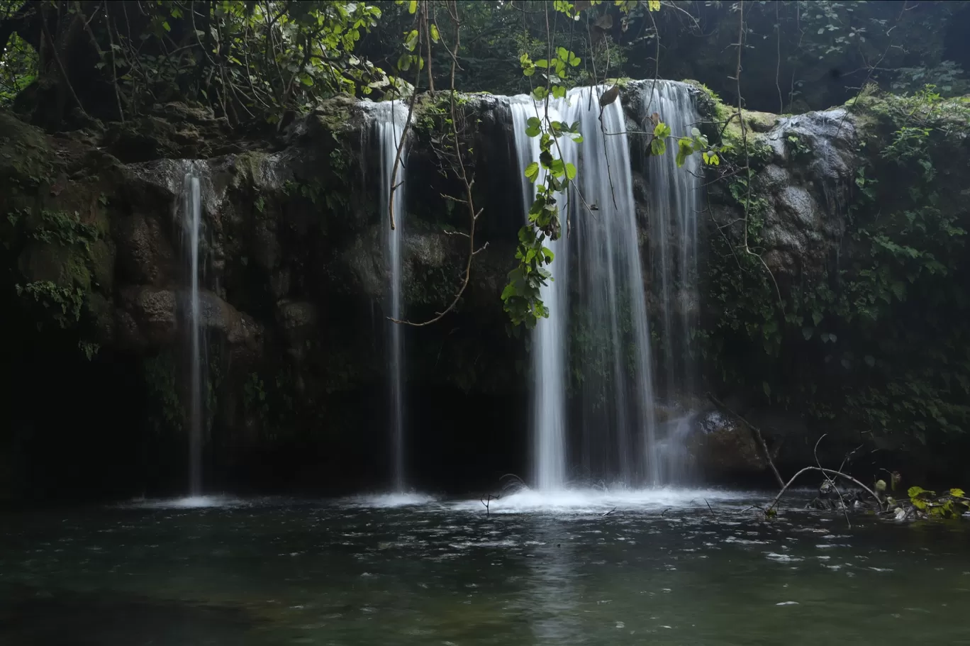 Photo of Barati Rau Waterfall By Sourav Mahant