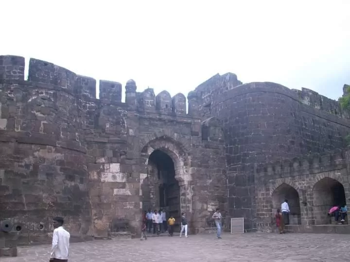 Photo of Daulatabad Fort By Bitesoftravelbug