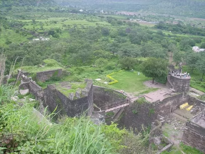 Photo of Daulatabad Fort By Bitesoftravelbug