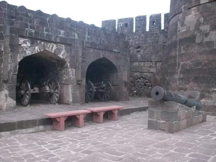 Photo of Daulatabad Fort By Bitesoftravelbug