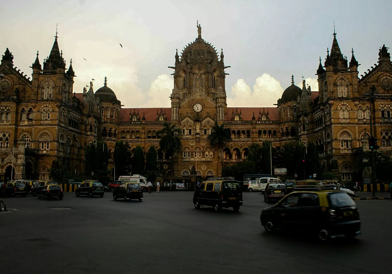 Photo of Chhatrapati Shivaji Maharaj Terminus By Nishad Kakkadan
