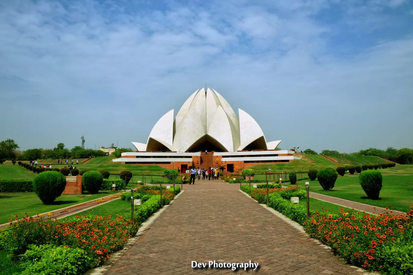 Photo of Lotus Temple By Dèvéñdrã Kümäwât