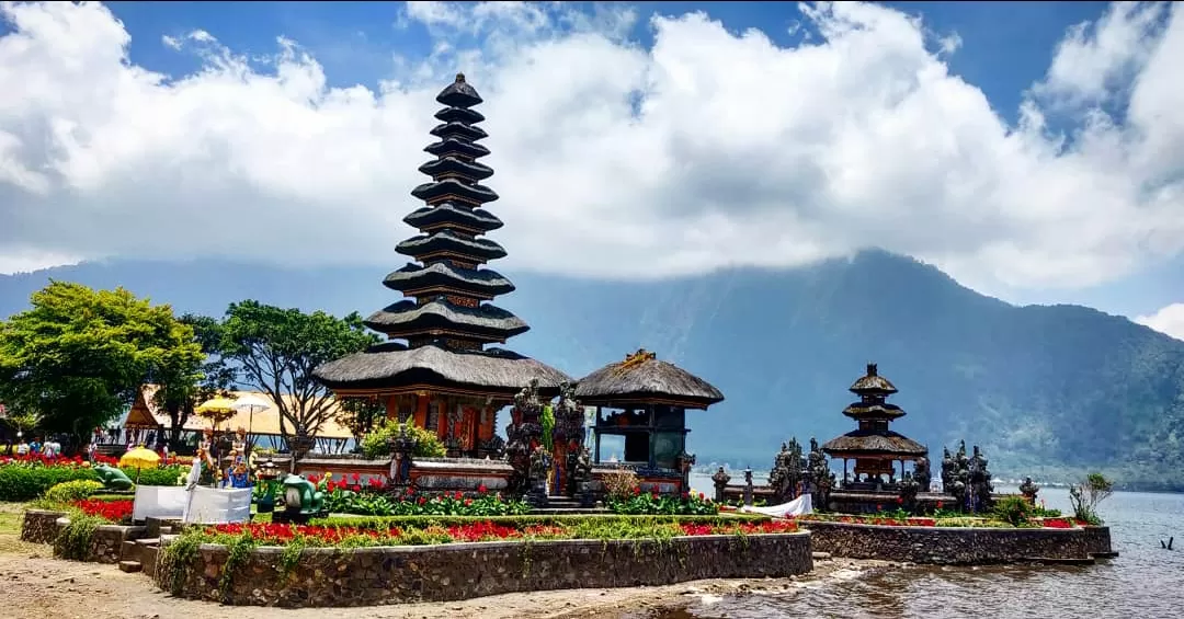 Photo of Ulun Danu Beratan Temple By Aditya Chaphekar