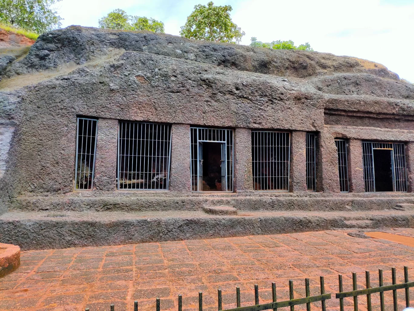 Photo of Arvalem Caves By Ashish Antil