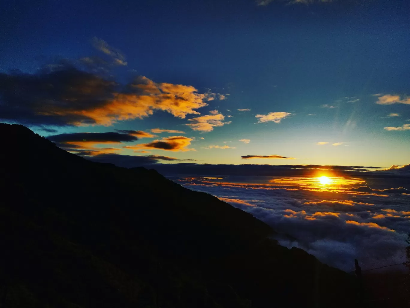 Photo of Sandakphu By aTravelerlife