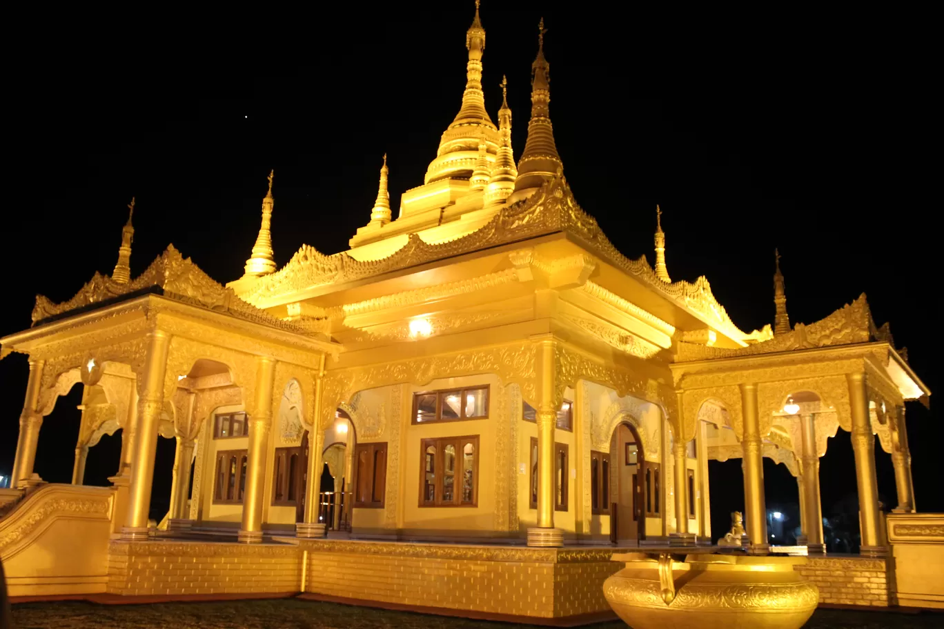 Photo of Golden Pagoda By MONALISA (hungrywanderer)