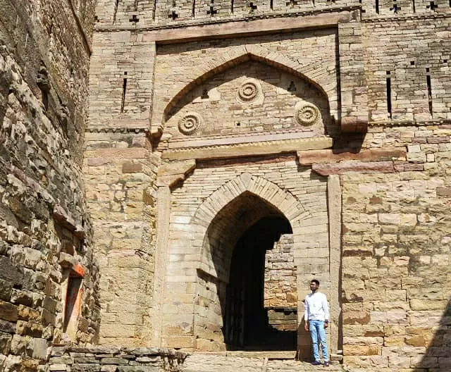 Photo of Chanderi Fort Palace By luciole_v