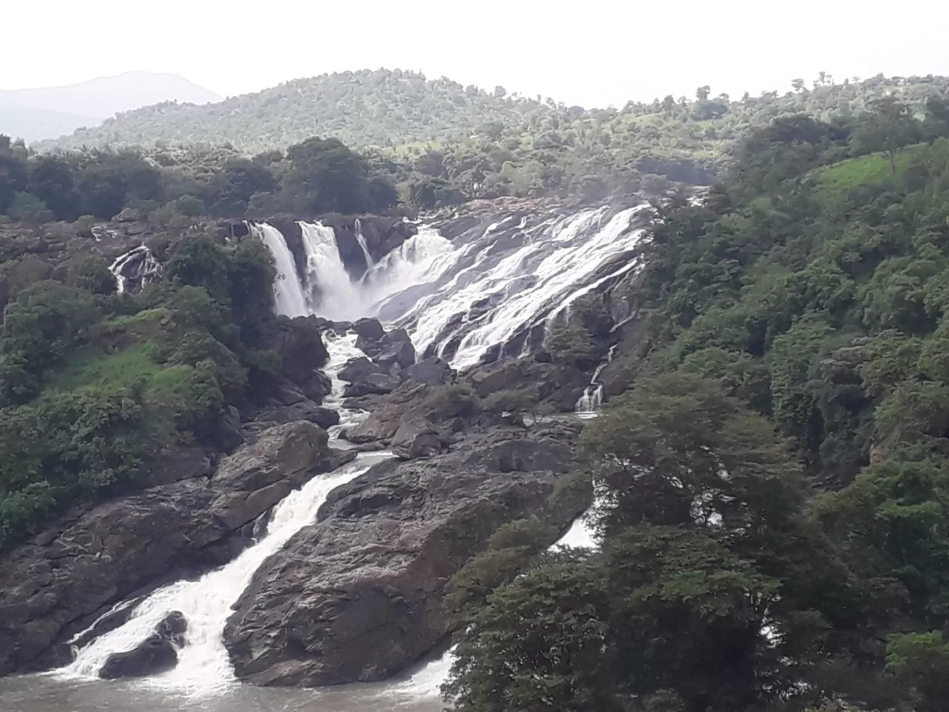 Photo of Barachukki Waterfalls By Sunodh RadhaSrinu