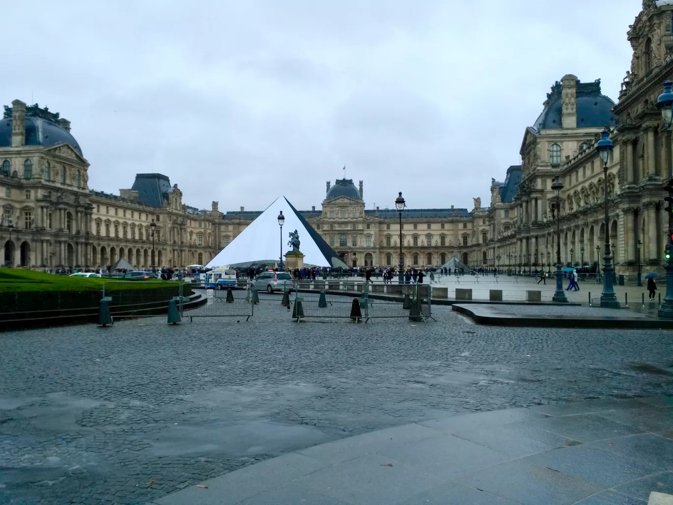 Photo of Paris By Gokul Chaurasia