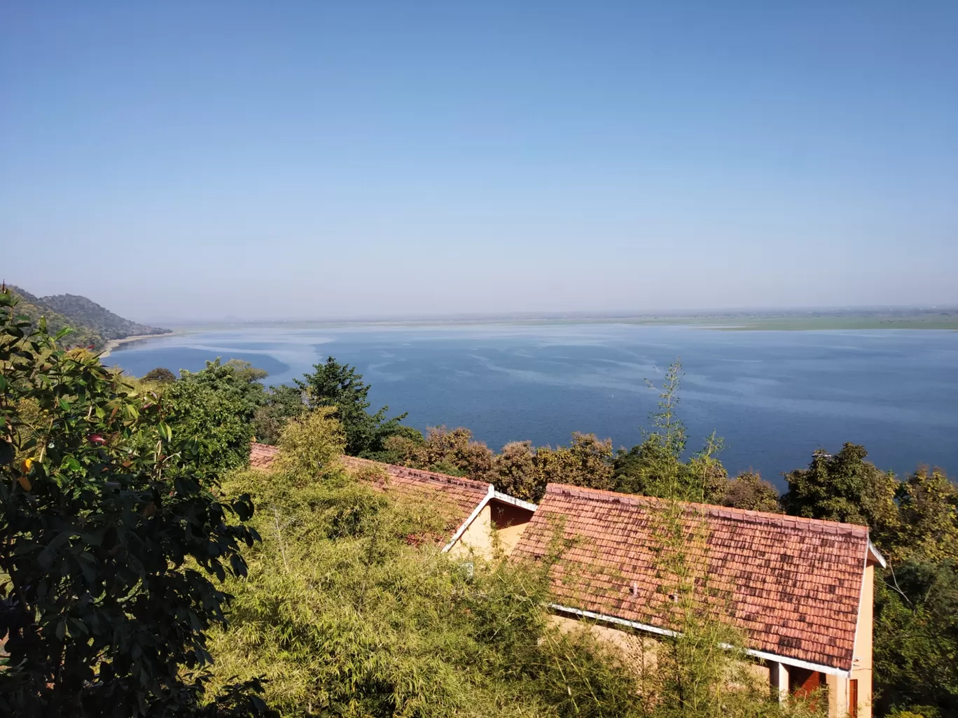 Photo of Khindsi Lake. By nilesh darvhekar