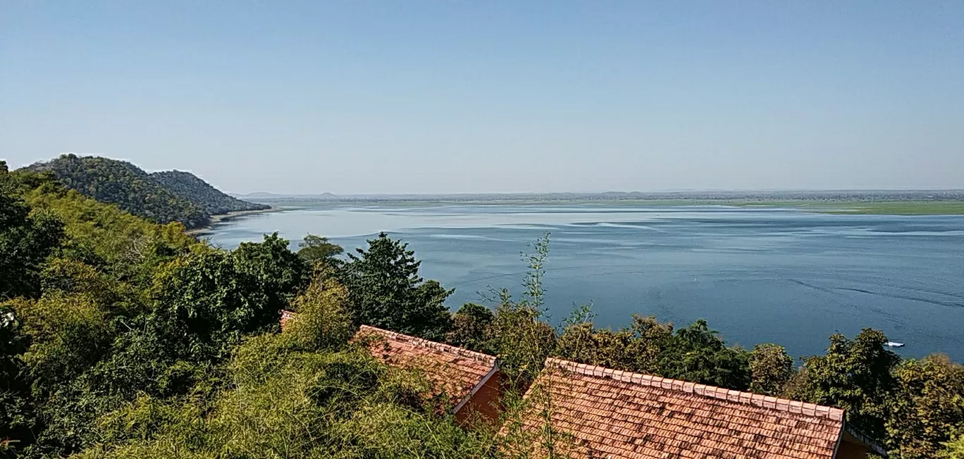 Photo of Khindsi Lake. By nilesh darvhekar