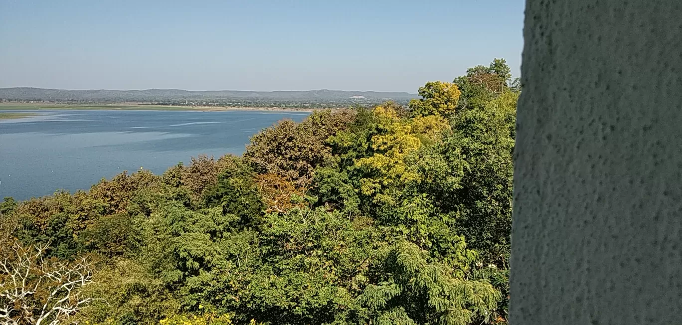 Photo of Khindsi Lake. By nilesh darvhekar