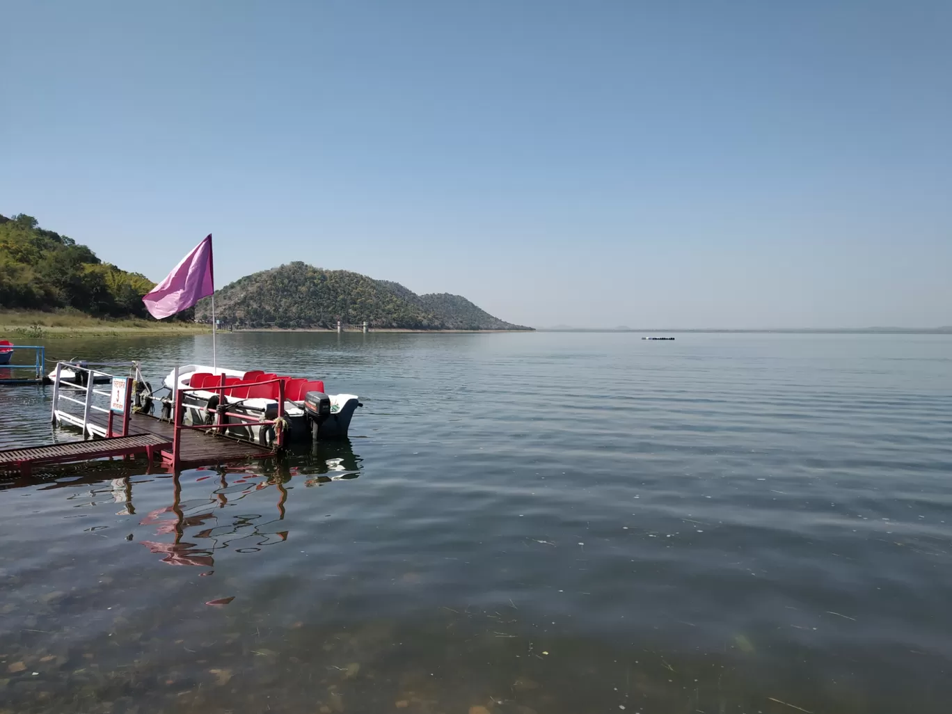 Photo of Khindsi Lake. By nilesh darvhekar