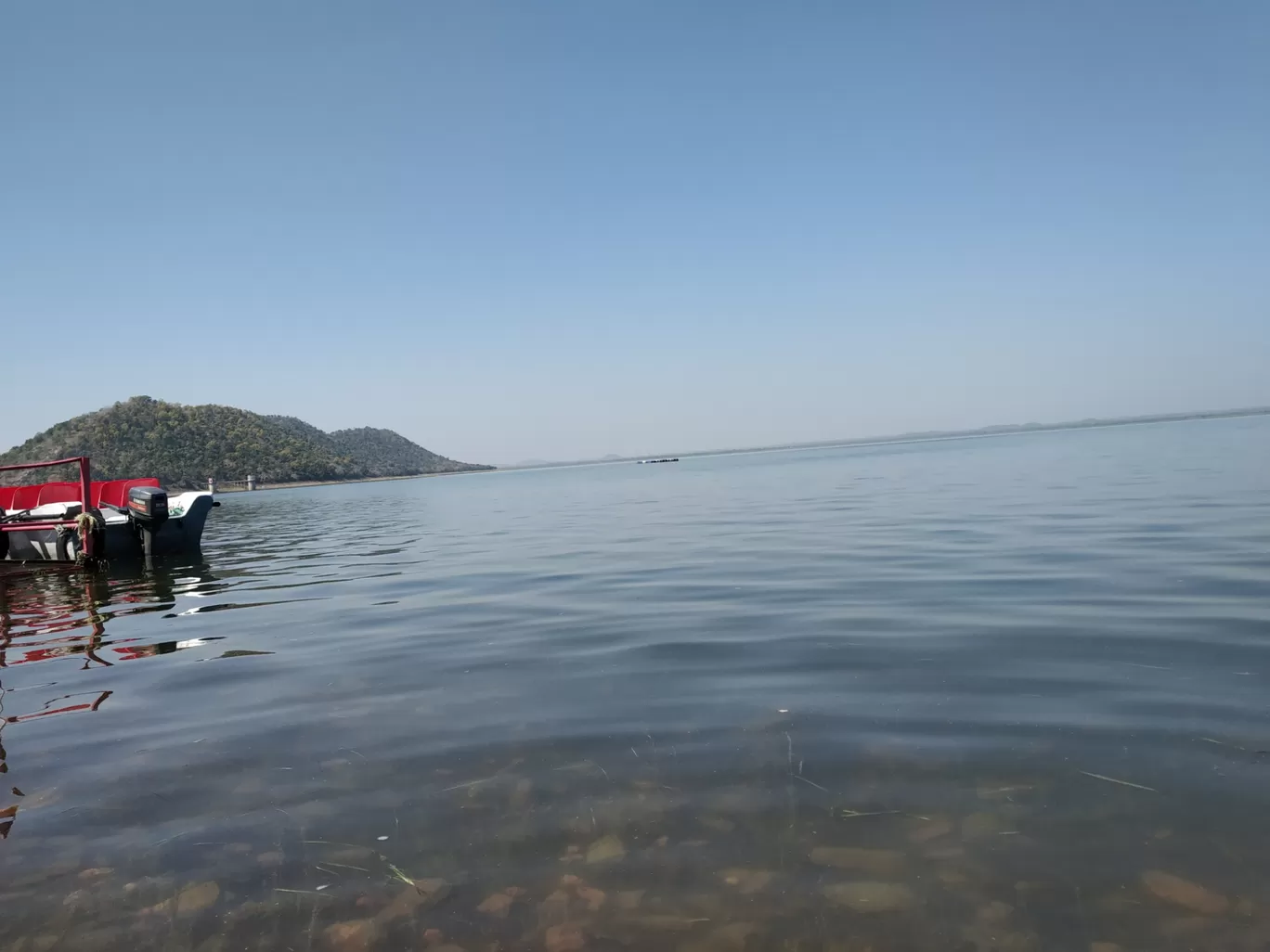 Photo of Khindsi Lake. By nilesh darvhekar