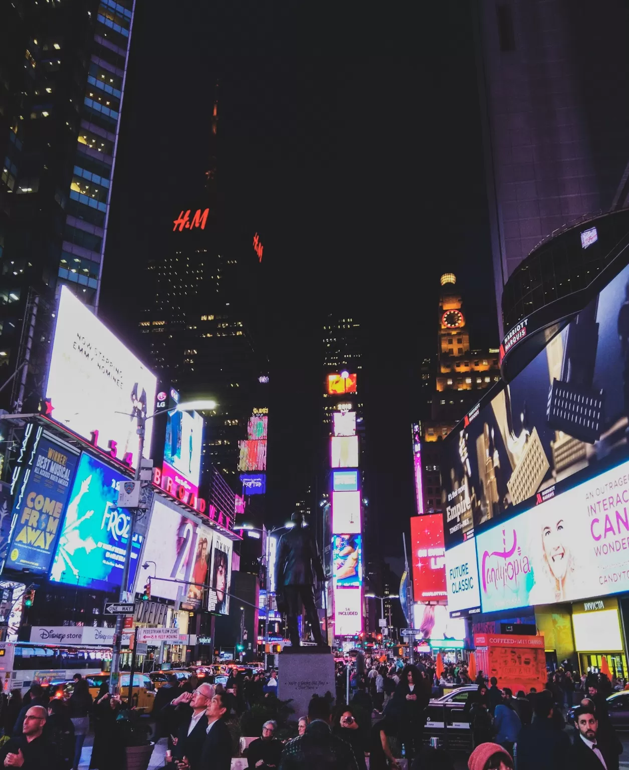 Photo of Times Square By Sitikshu Badani