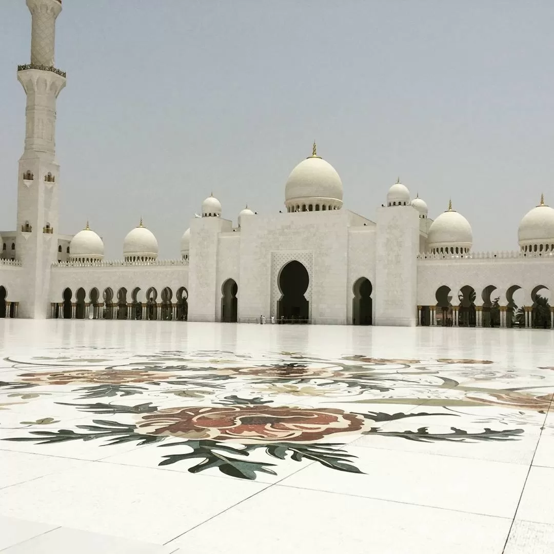 Photo of Grand Mosque - Abu Dhabi - United Arab Emirates By Bhavarth Sheth