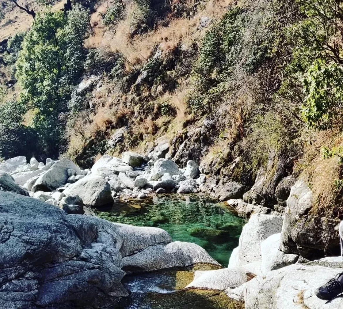 Photo of Gallu waterfall By Wandering Rojo