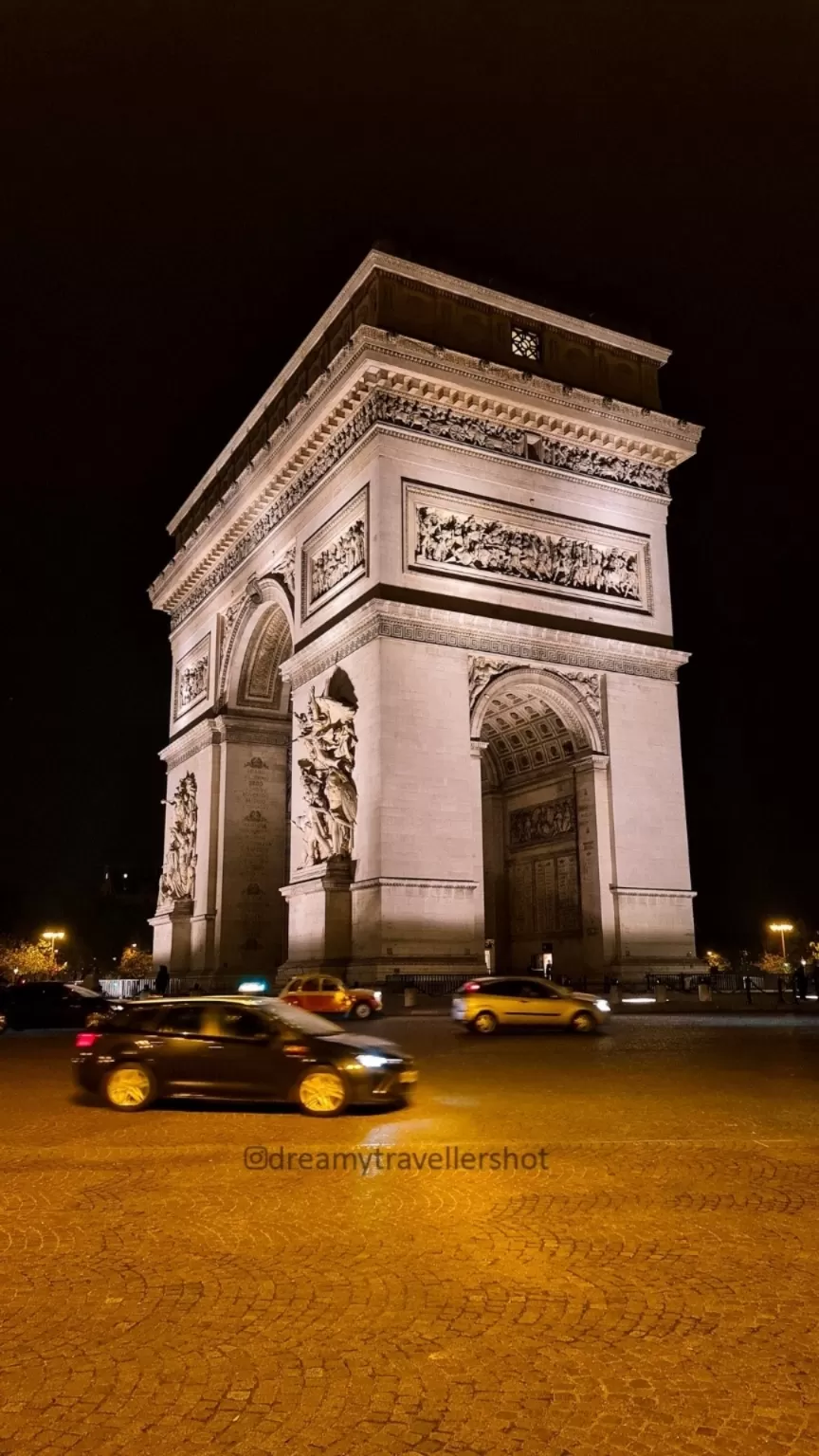 Photo of Arc de Triomphe By Preeti Verma