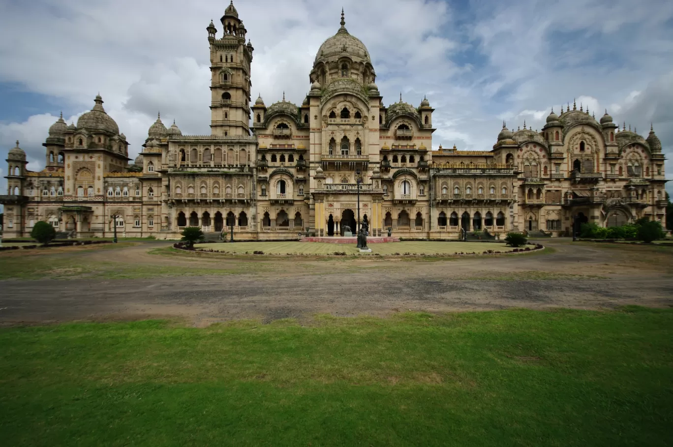 Photo of Lakshmi Vilas Palace By Harry Patel