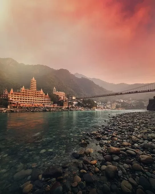 Photo of Rishikesh By Akshat Basoya