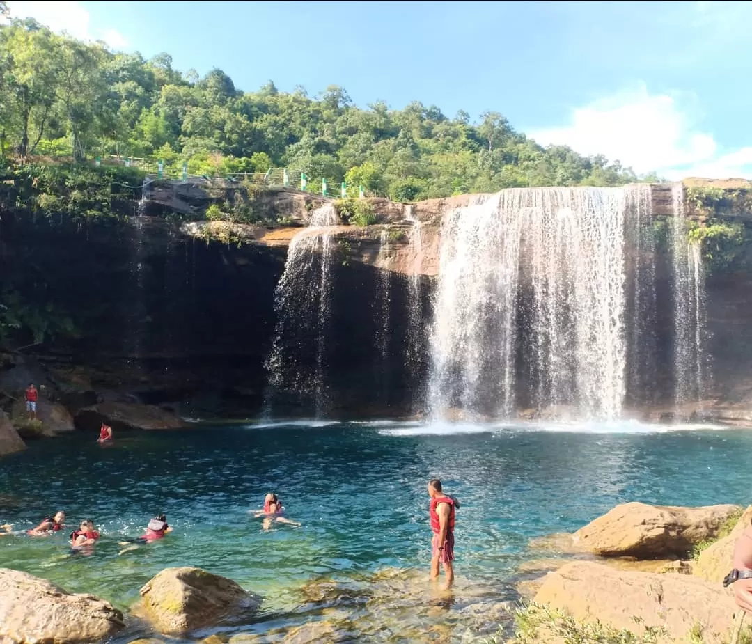 Photo of Krang Suri Waterfall By Mingmar Tamang