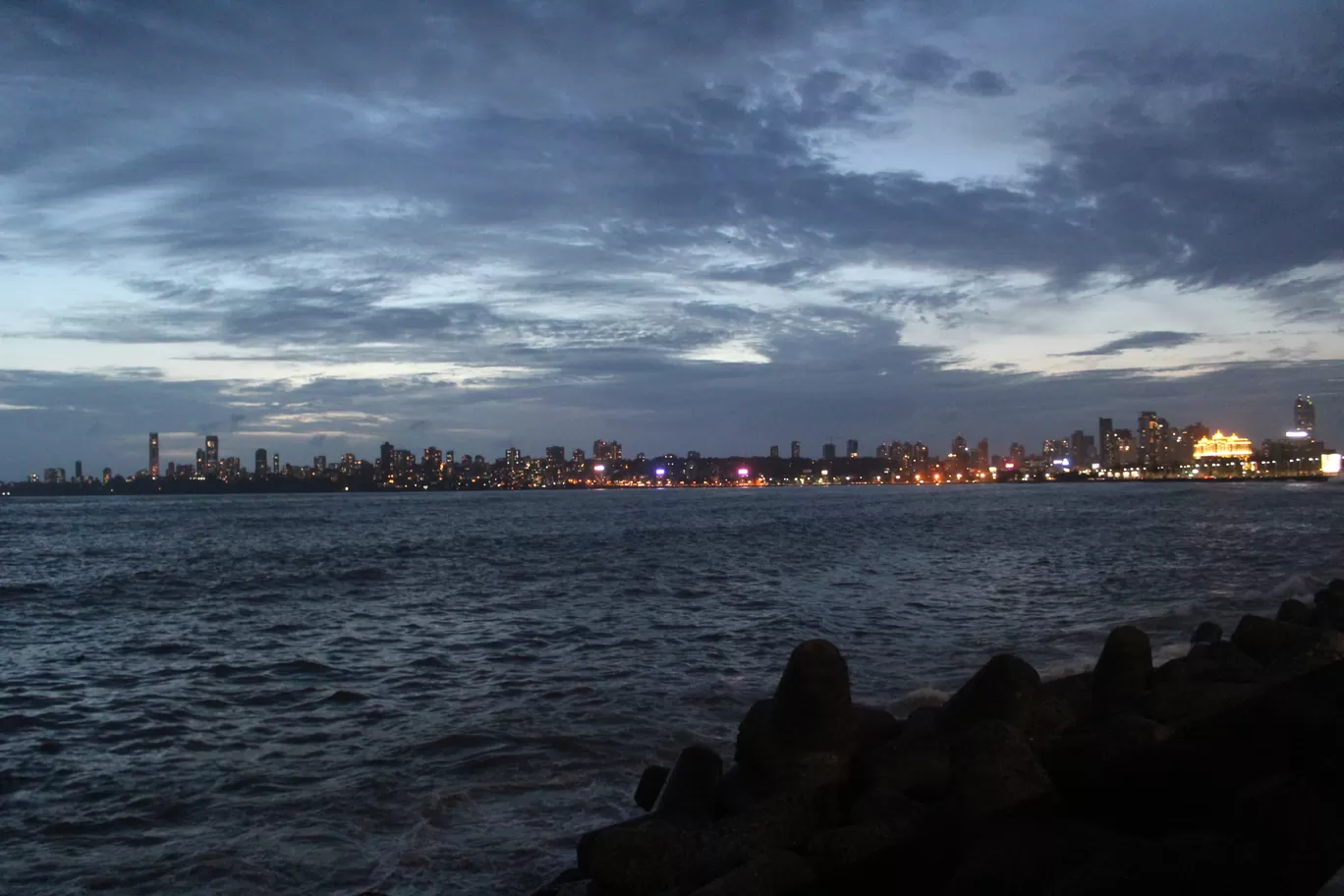 Photo of Marine Drive By Vaibhav Mishra