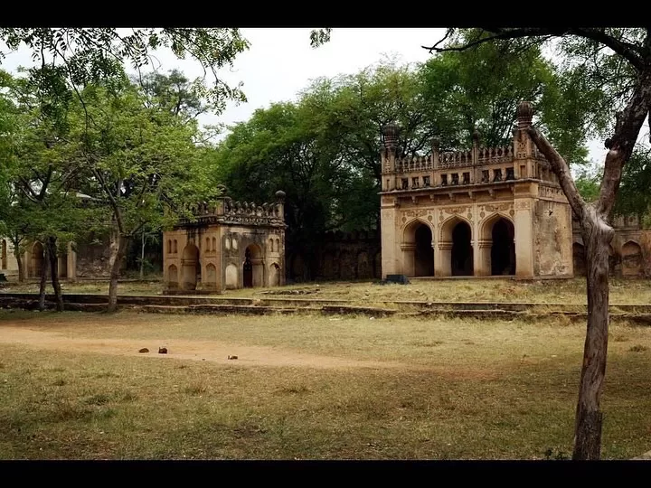 Photo of Qutub Shahi Tombs By Sheetal Vibhuti escapingsoul.in