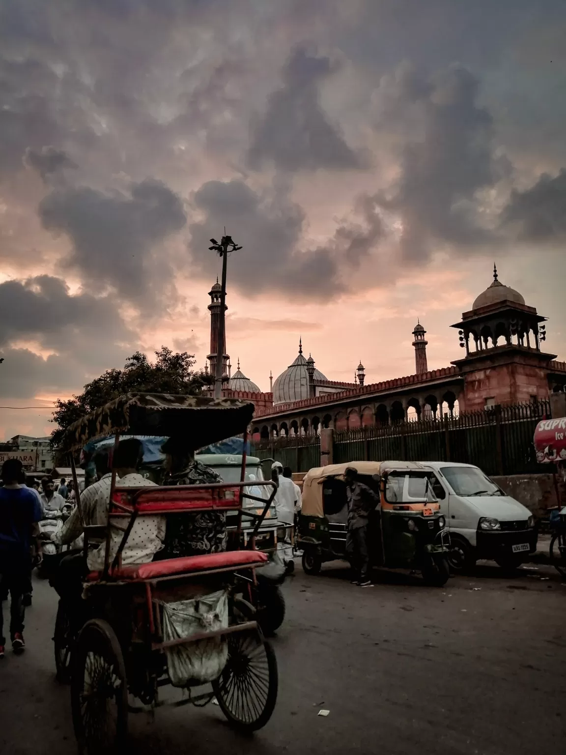 Photo of Delhi By Ameyzin