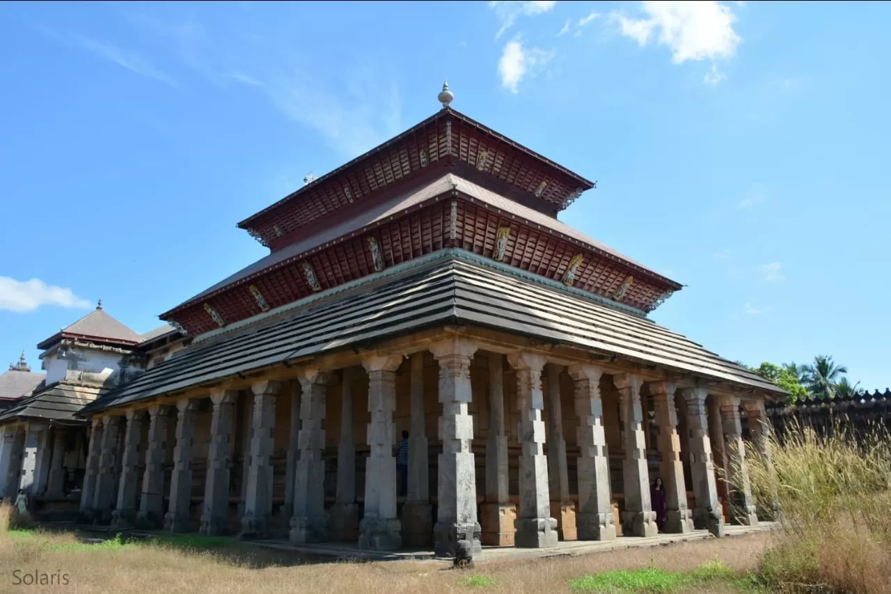 Photo of Saavira Kambada Basadi By Sonya V. Anchan