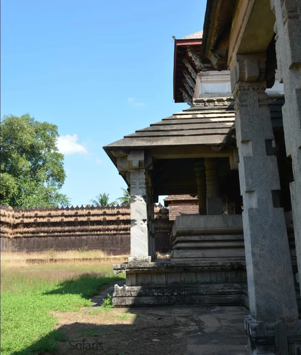 Photo of Saavira Kambada Basadi By Sonya V. Anchan